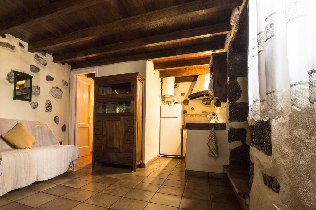 Casa Rural De Piedra Frontera Exterior photo